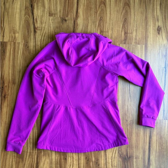 Women’s Soft Shell Jacket. - Picture 2 of 4